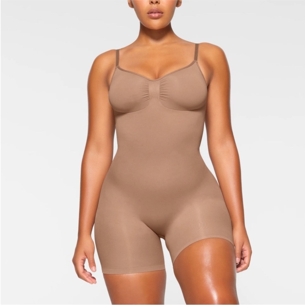 SKIMS Seamless Sculpt Bodysuit Mid-Thigh Small
